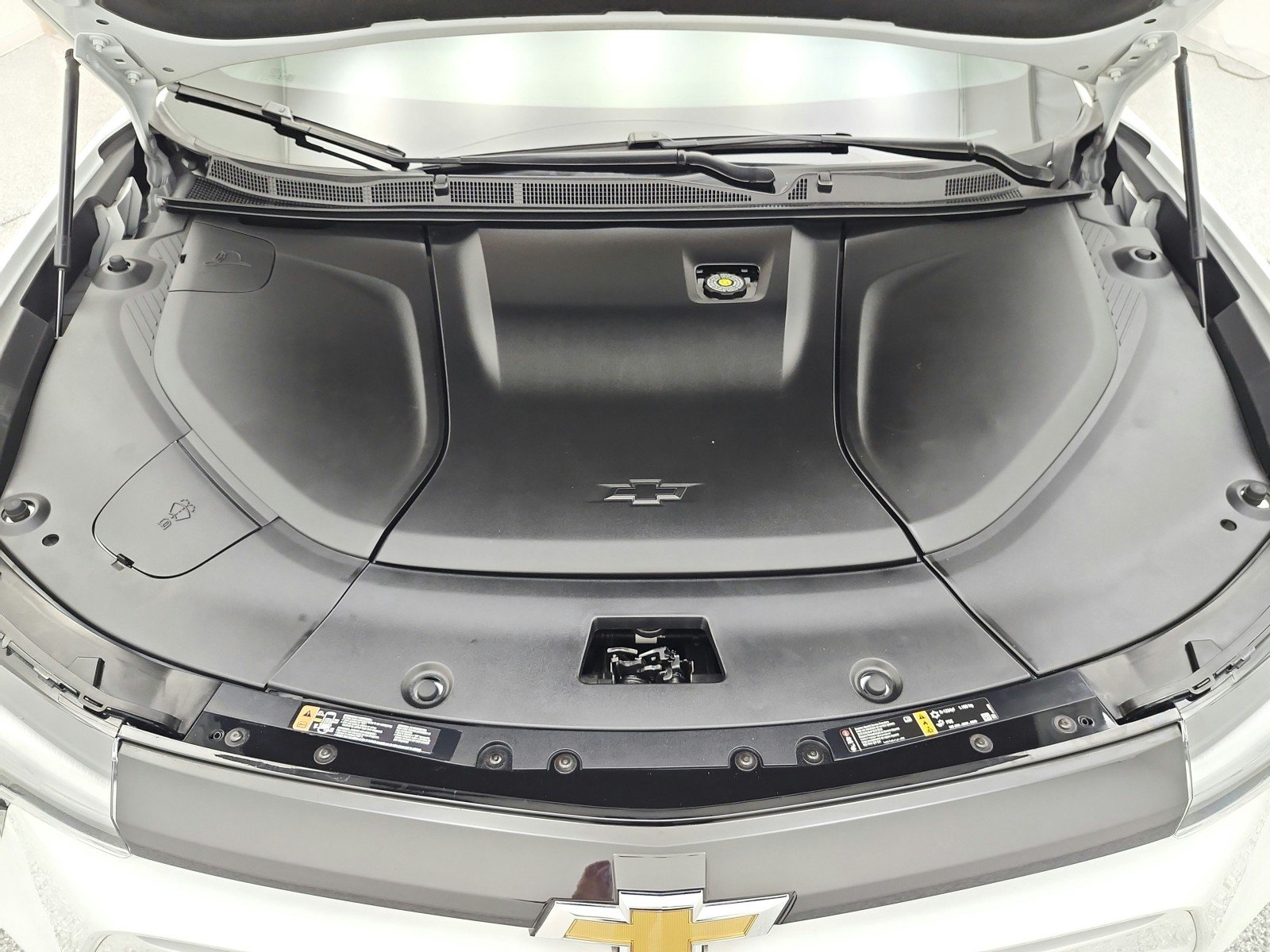 Used 2024 Summit White Chevrolet eAWD LT image 16