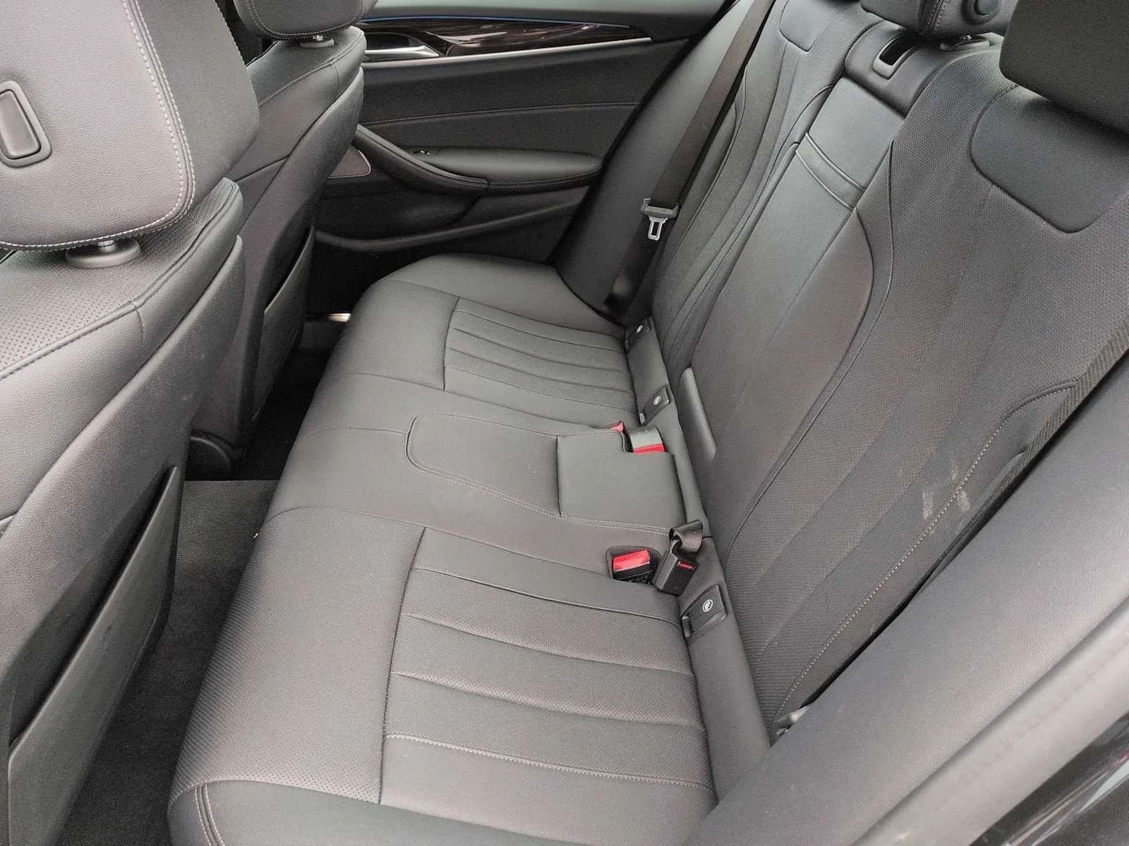 Used 2021 Dark Graphite Metallic BMW 530e xDrive image 20