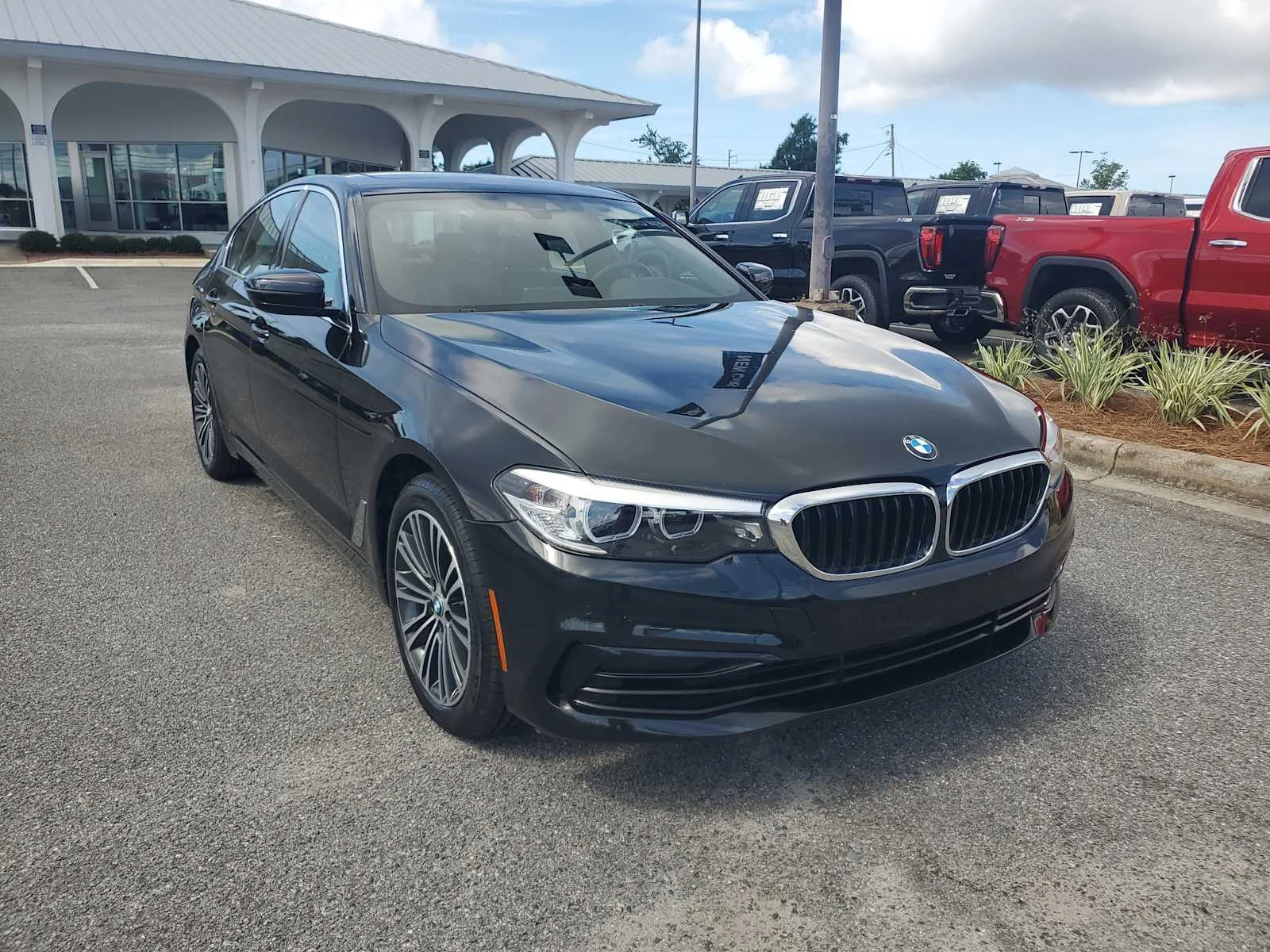 Used 2020 Black Sapphire Metallic BMW 530e iPerformance image 10