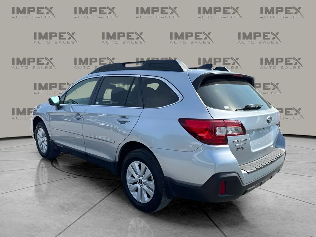 Used 2018 Silver Subaru 2.5i Premium image 4
