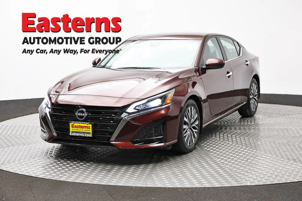 Used 2023 Red Nissan 2.5 SV image 1