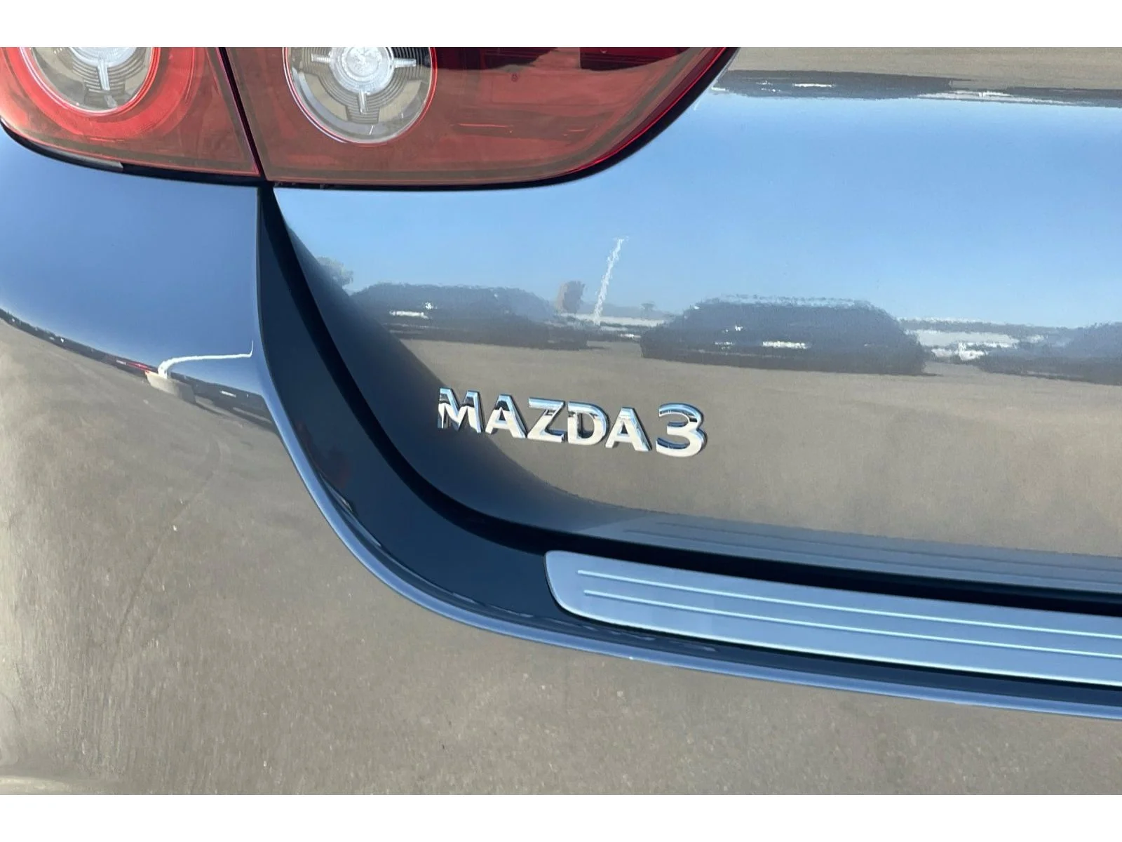 Used 2025 Machine Gray Metallic Mazda Select image 48