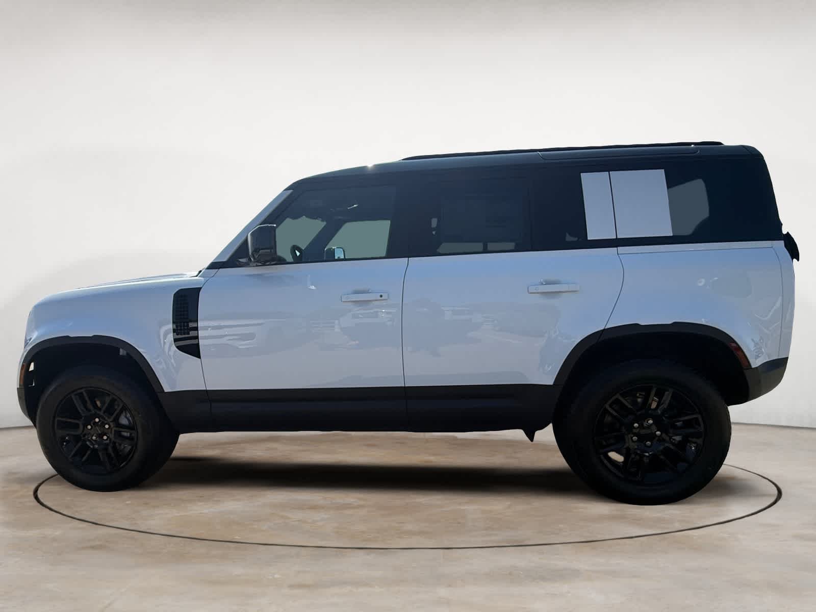 New 2026 Fuji White Land Rover S image 2