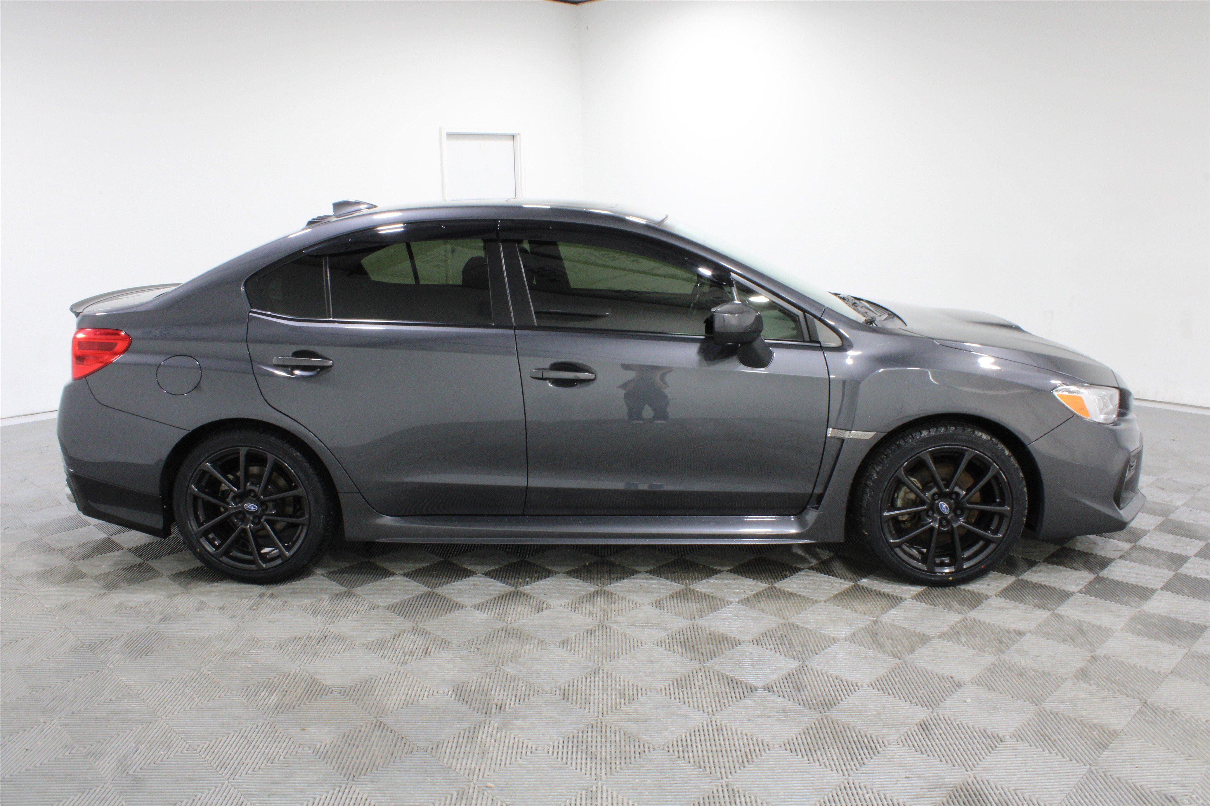 Used 2020 Magnetite Gray Metallic Subaru Premium image 25