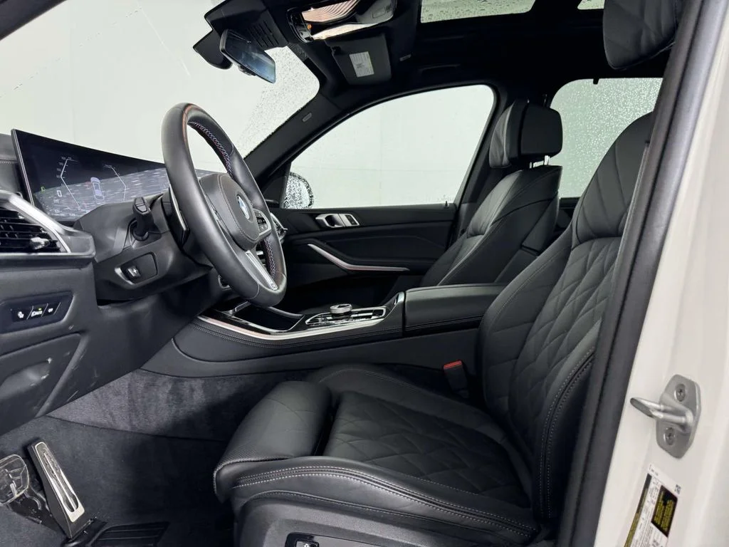 Used 2026 White BMW M60i image 4