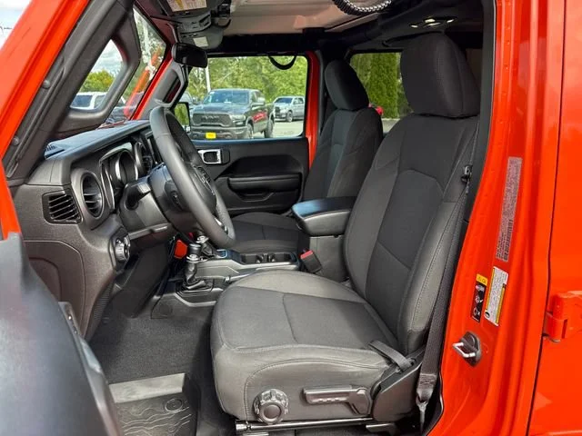 Used 2023 Punkn Metallic Clearcoat Jeep Sport S image 18