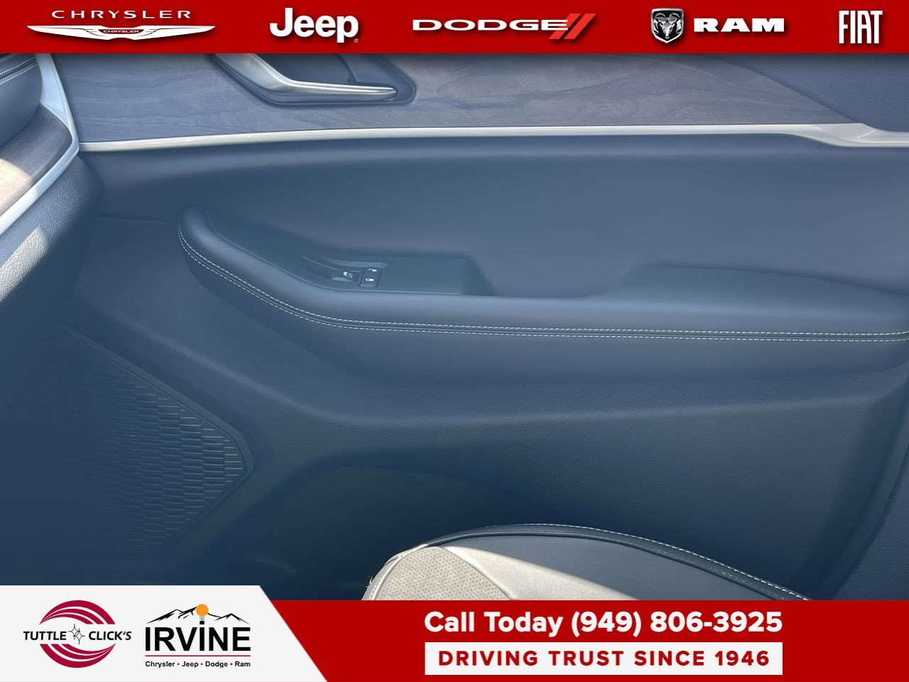 New 2026 Bright White Clear-Coat Exterior Paint Jeep Laredo Altitude image 21