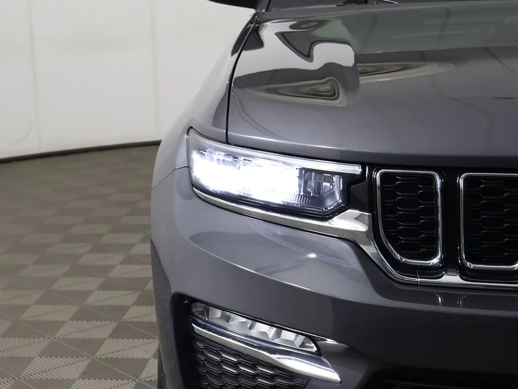 Used 2022 Gray Jeep Limited image 17
