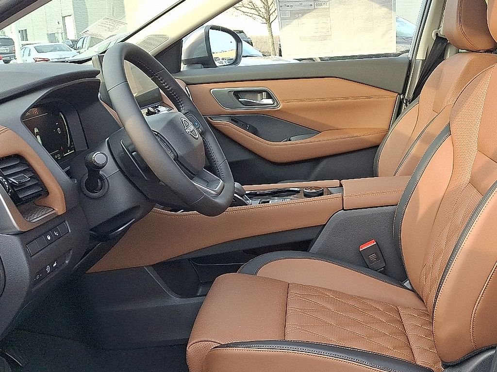 New 2026 Black Nissan Platinum image 5