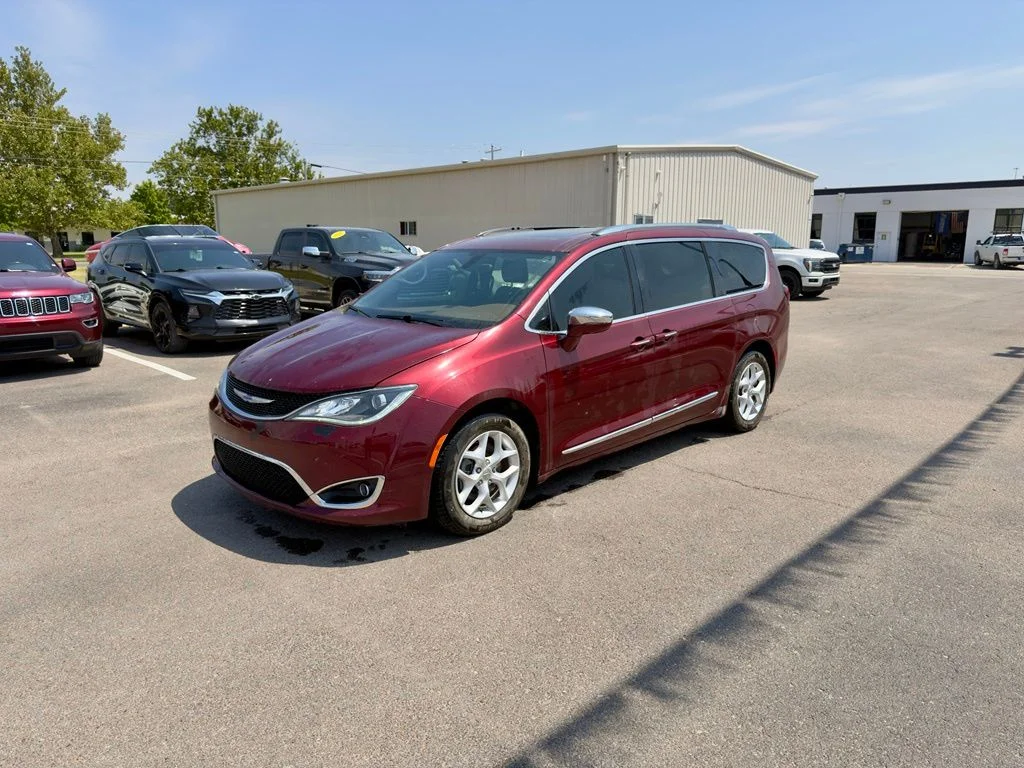 Used 2020 Red Chrysler Limited image 7