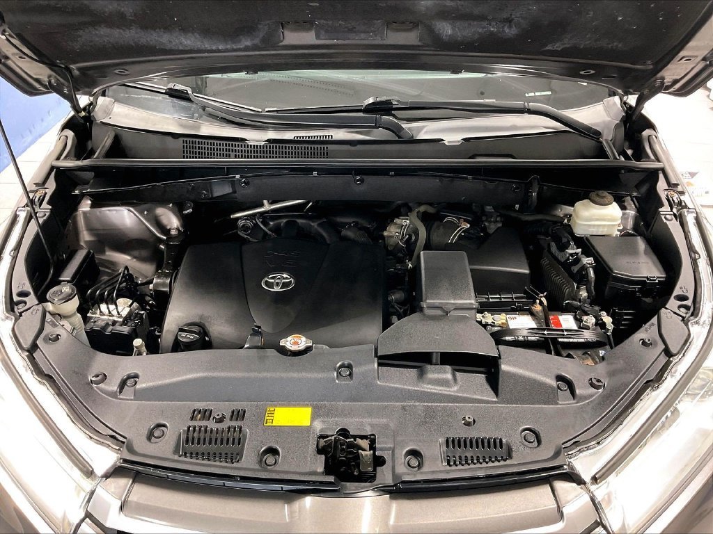 Used 2019 Gray Toyota XLE image 31