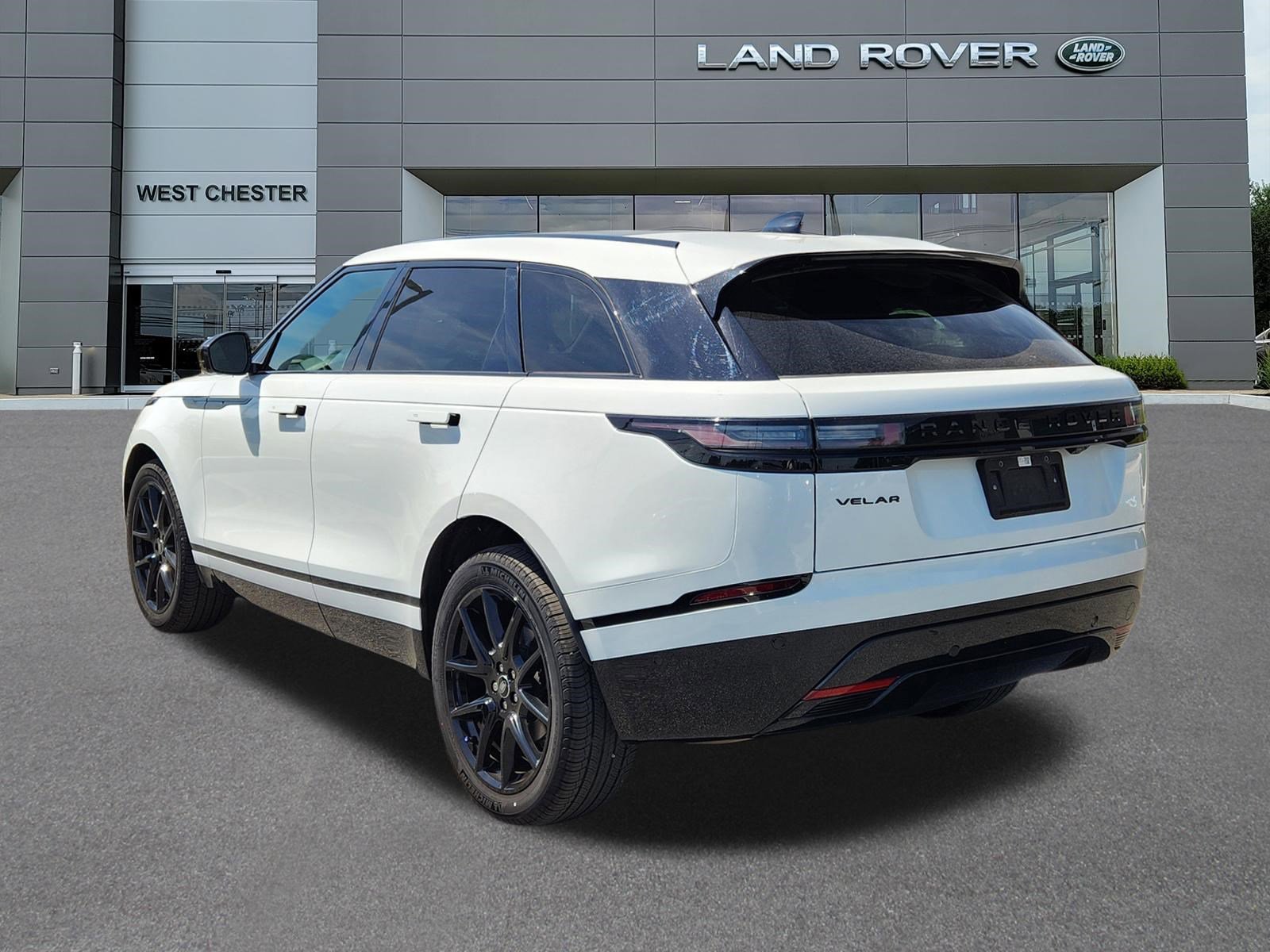 Certified Used 2026 Fuji White Land Rover Dynamic SE image 3