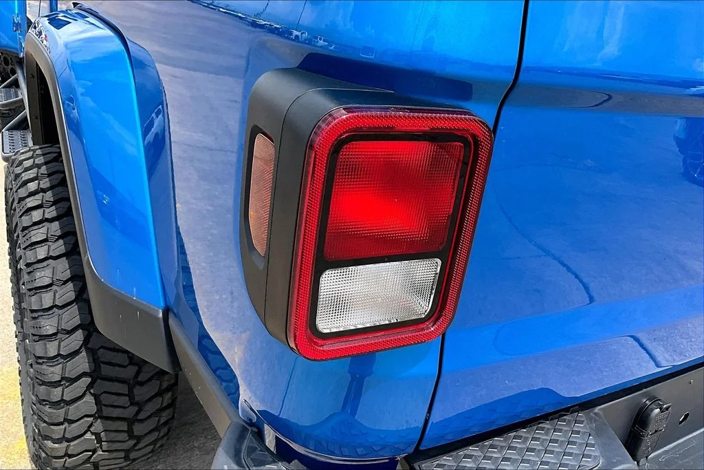New 2025 Hydro Blue Pearl-Coat Exterior Paint Jeep High Tide image 14