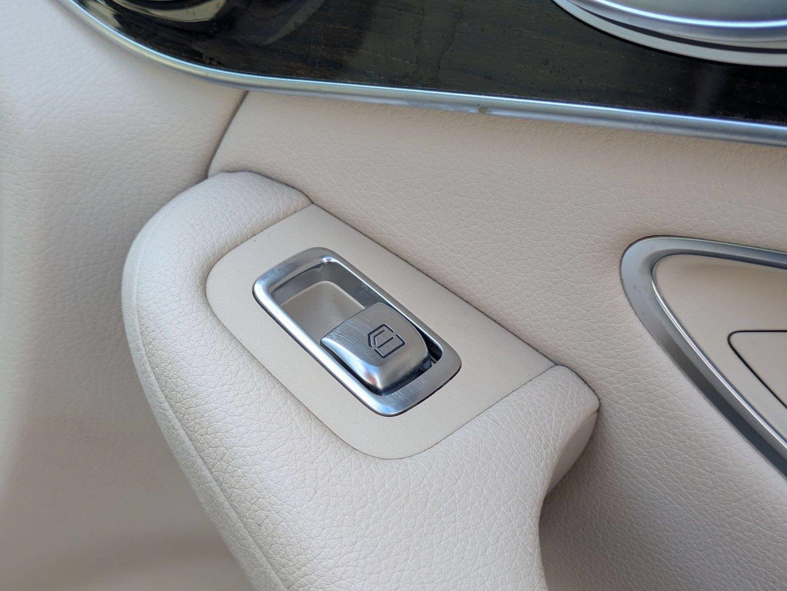 Used 2016 Lunar Blue Metallic Mercedes-Benz GLC 300 image 34
