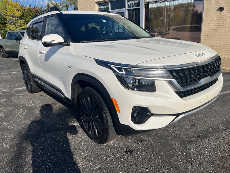 Used 2023 White Kia Nightfall image 3