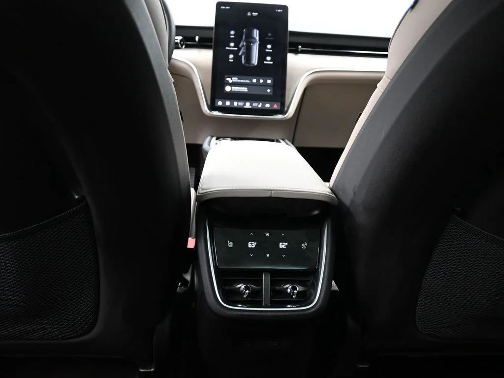 2025 Volvo EX90 Ultra - Photo 17