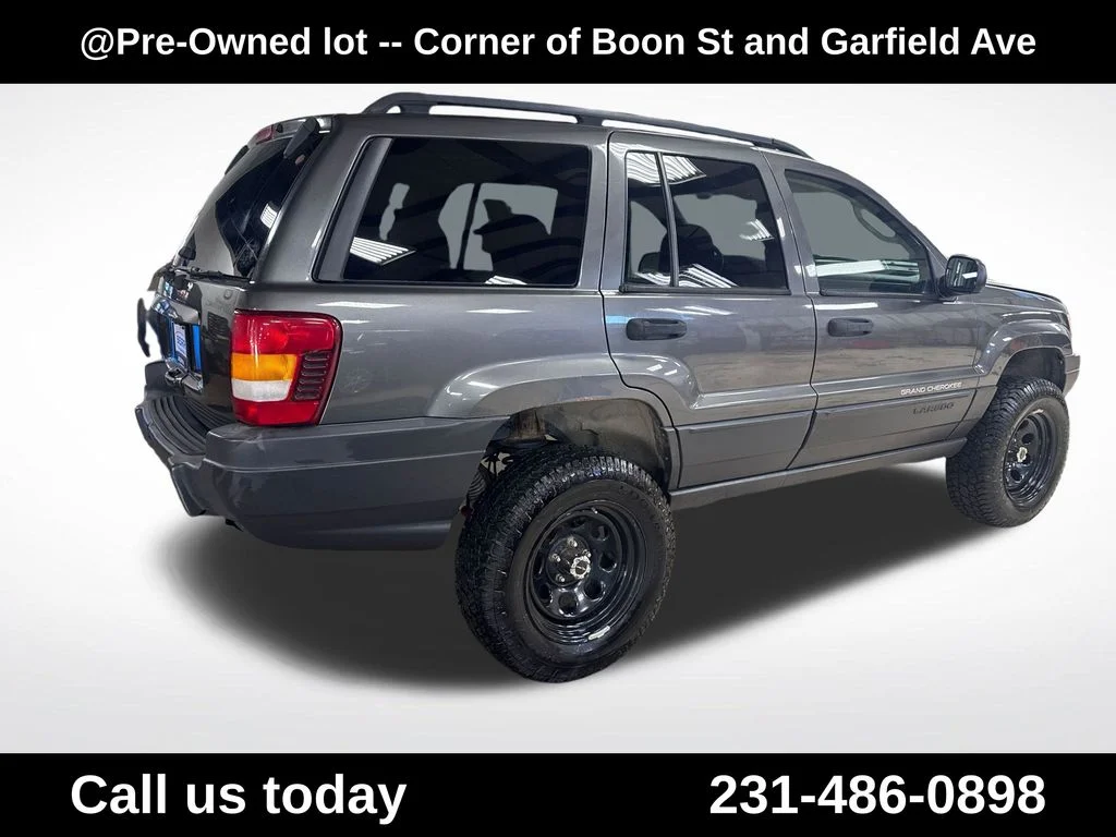Used 2003  Jeep Laredo image 5