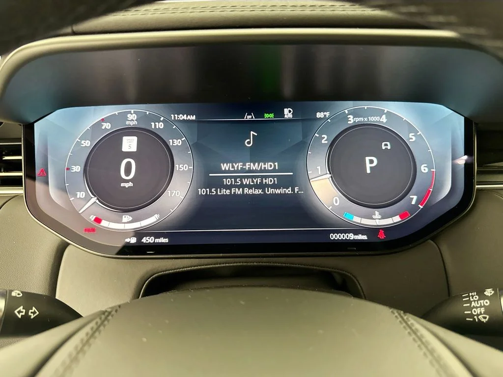 New 2026 Fuji White Land Rover Dynamic SE image 12