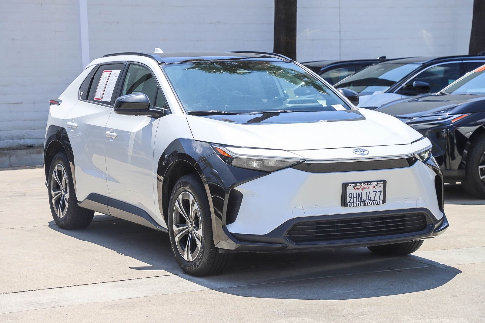 Used 2023 Beige Toyota XLE image 3