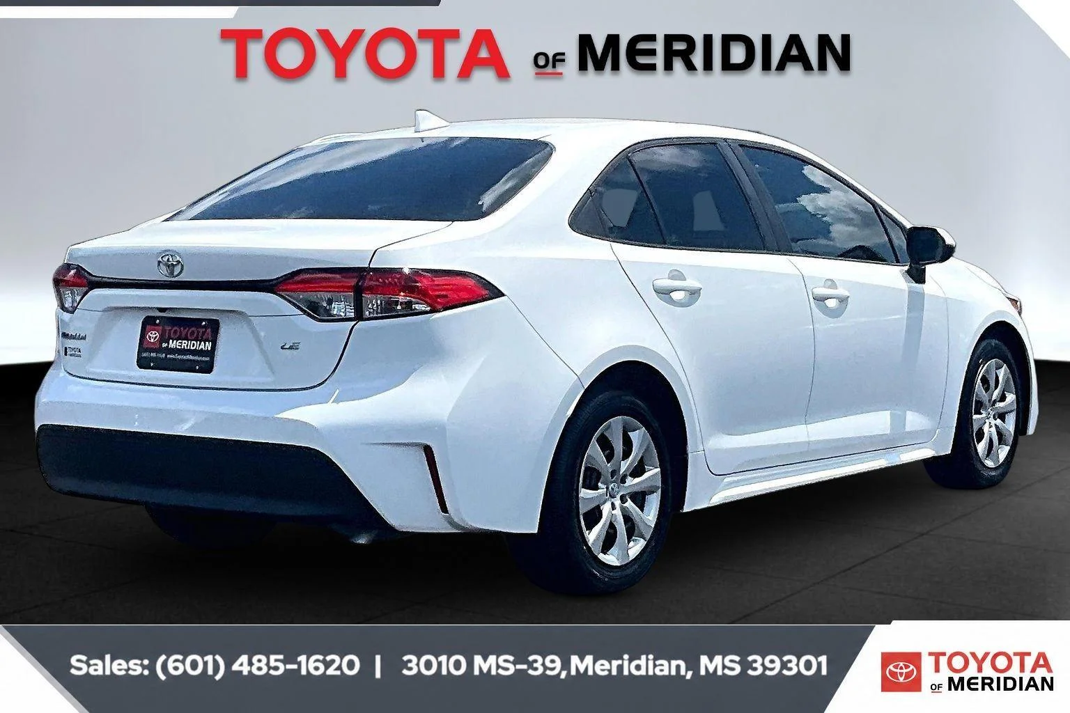 Used 2023 Ice Cap Toyota LE image 11