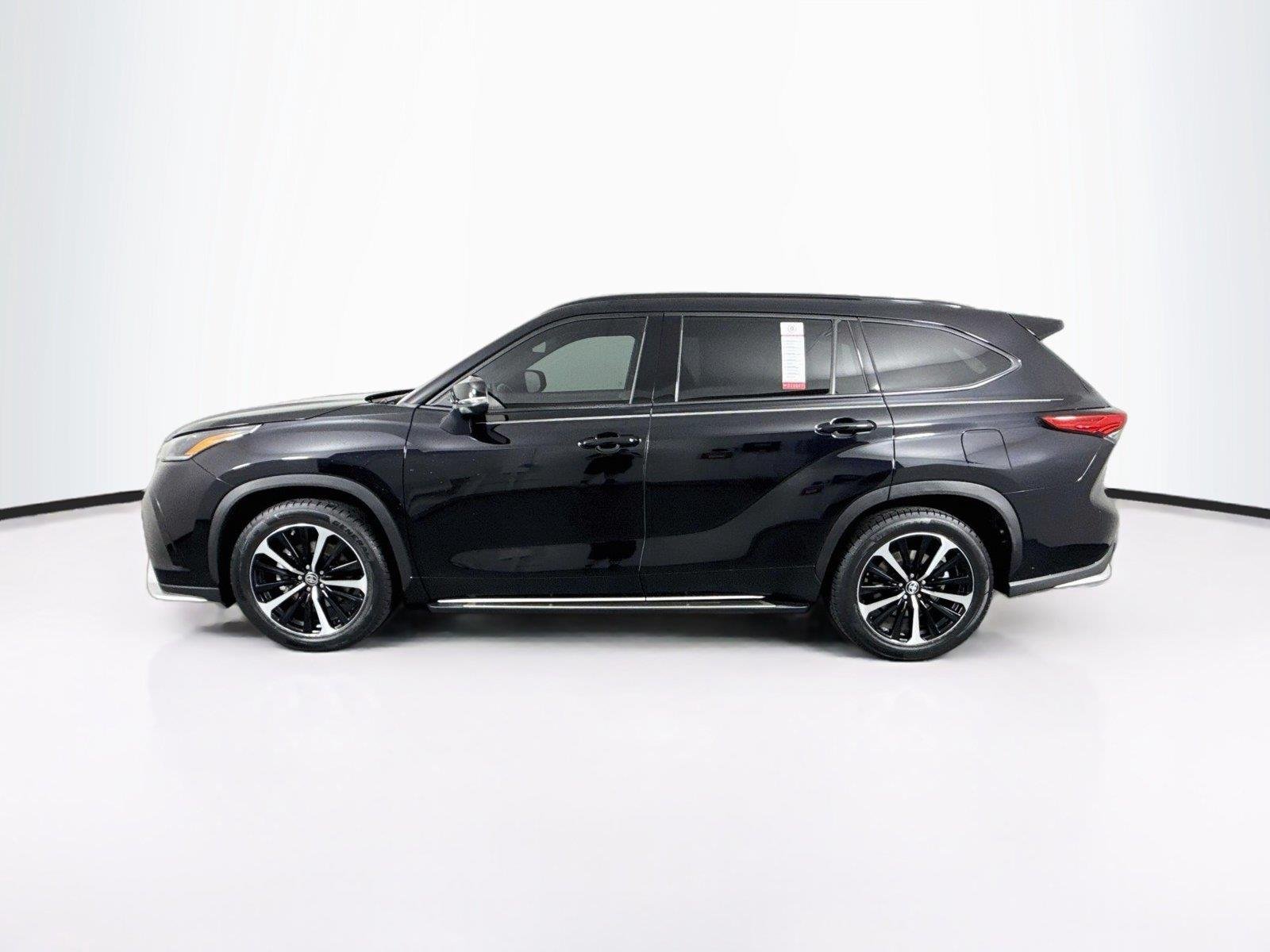 Used 2022 Midnight Black Metallic Toyota XSE image 13