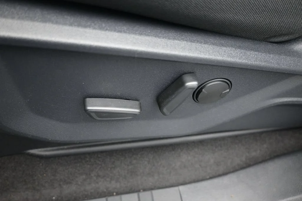New 2026 Agate Black Metallic Ford XLT image 11
