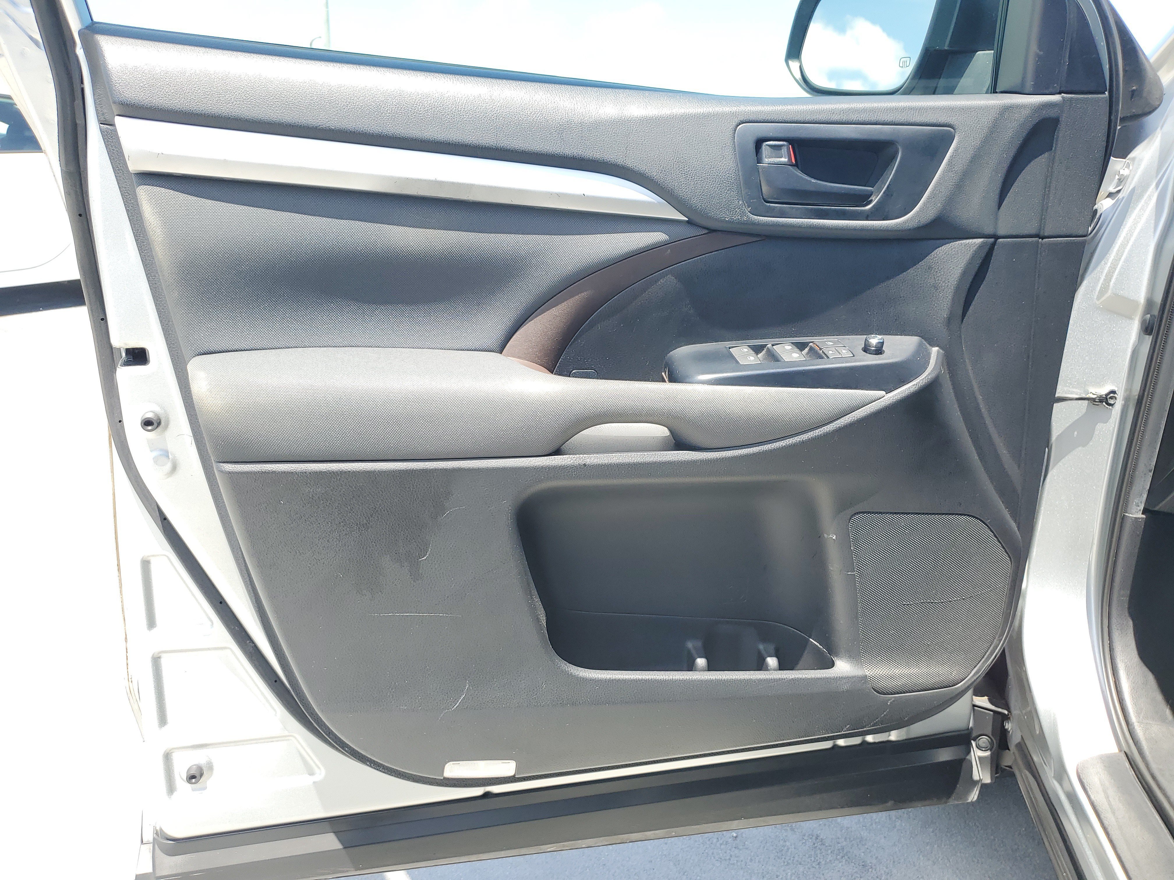 Used 2019 Celestial Silver Metallic Toyota LE image 21