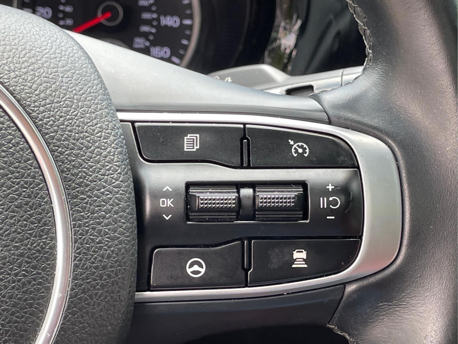Used 2023 Wolf Gray Kia GT-Line image 26