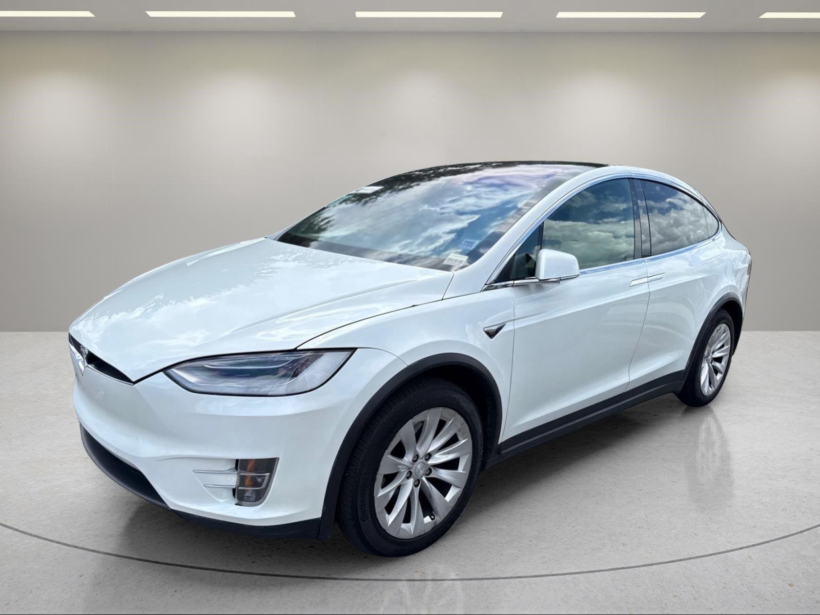Used 2020  Tesla Long Range image 3