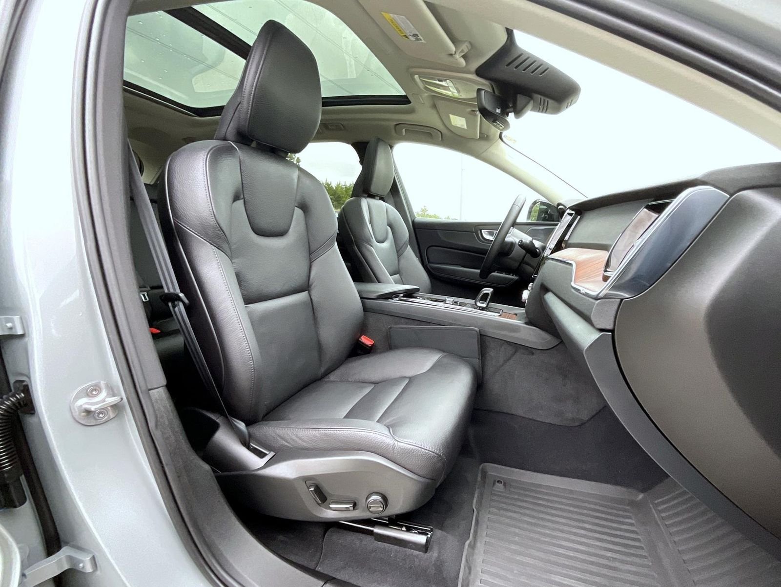 2024 Volvo XC60 Plus - Photo 16