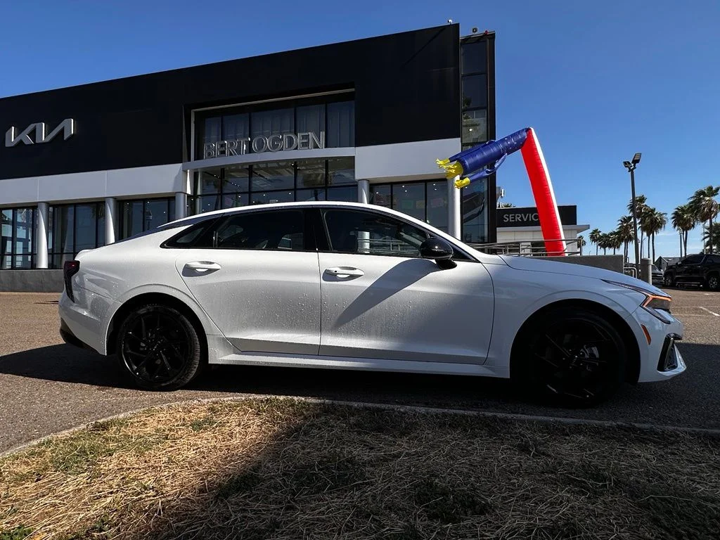 New 2026 White Kia GT-Line image 3