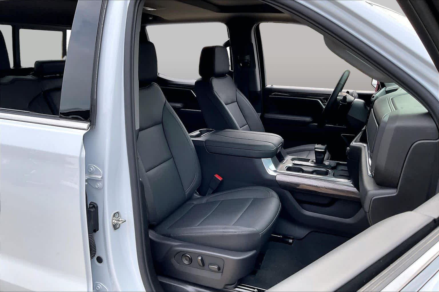 Used 2026 Polar White Tricoat Chevrolet LTZ image 9