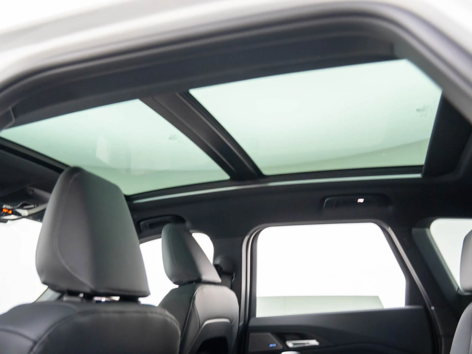 New 2026 White BMW xDrive28i image 18