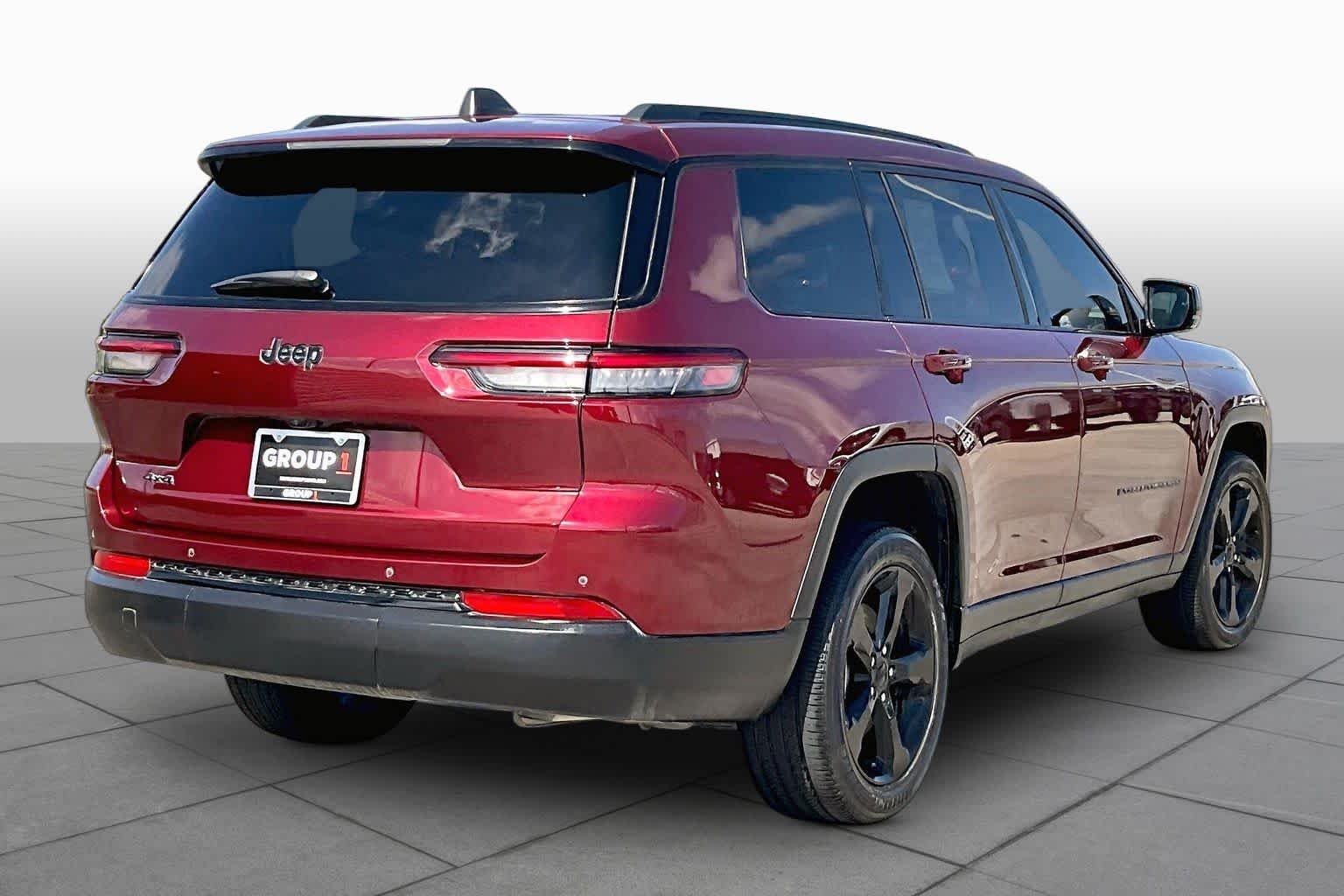 Used 2023 Velvet Red Pearlcoat Jeep Altitude image 13