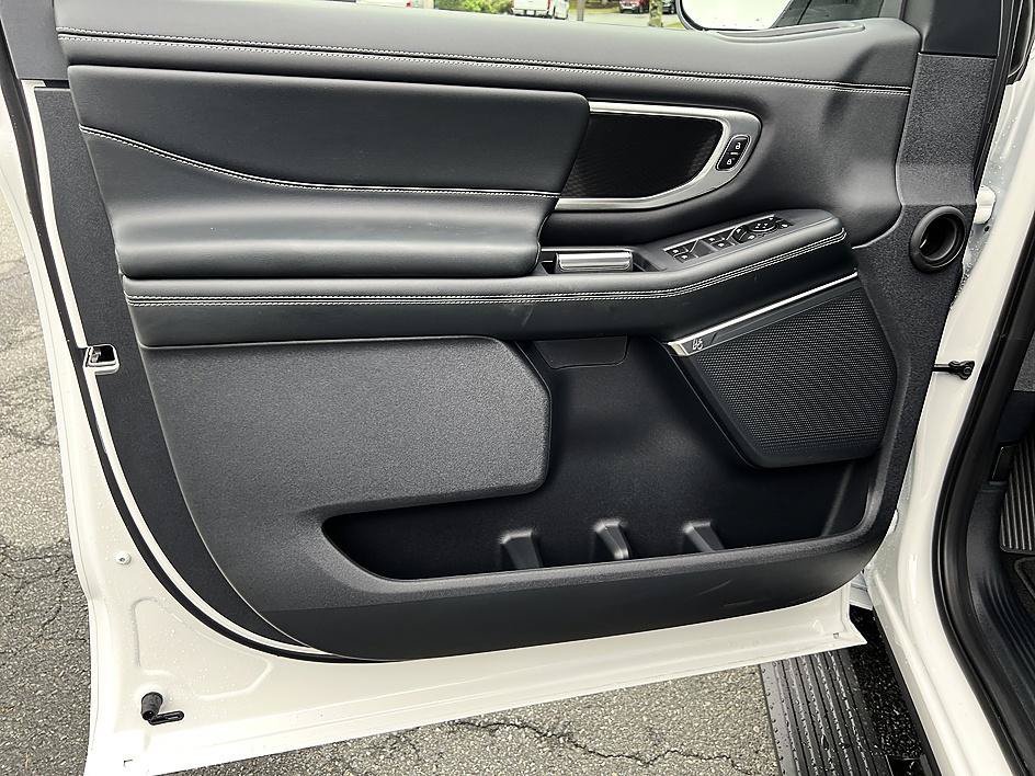 New 2027 Star White Metallic Tri-Coat Ford MAX Platinum image 9
