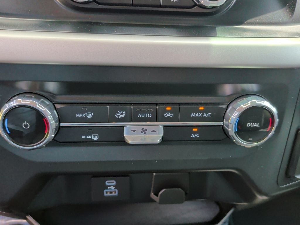 Used 2022 White Ford XLT image 26