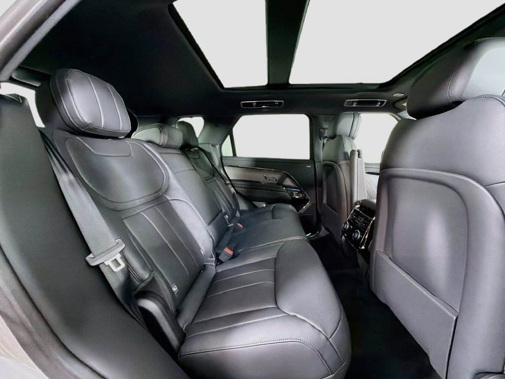 New 2027 Borasco Grey Land Rover  SE P360 image 29