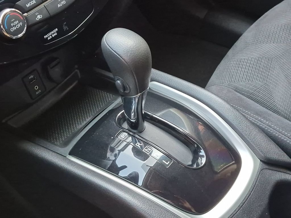 Used 2014 White Nissan SV image 14