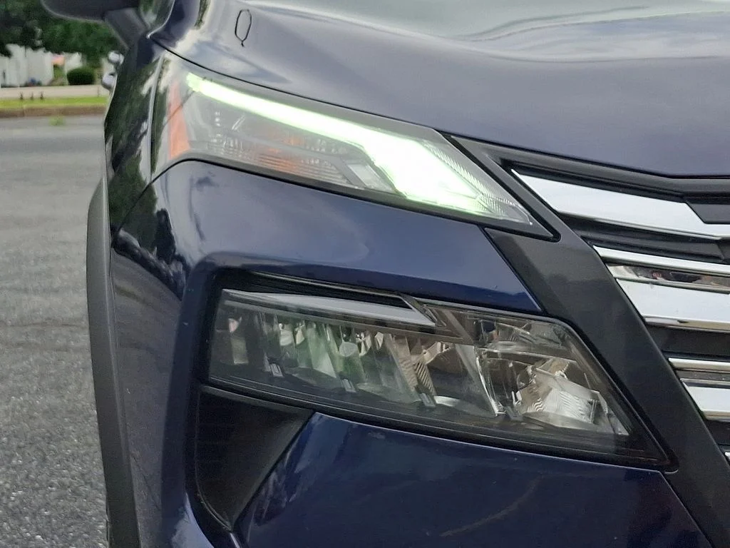 Used 2025 Blue Nissan SV image 9