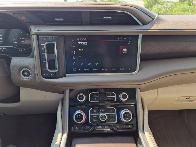 Used 2023 White GMC Denali image 26