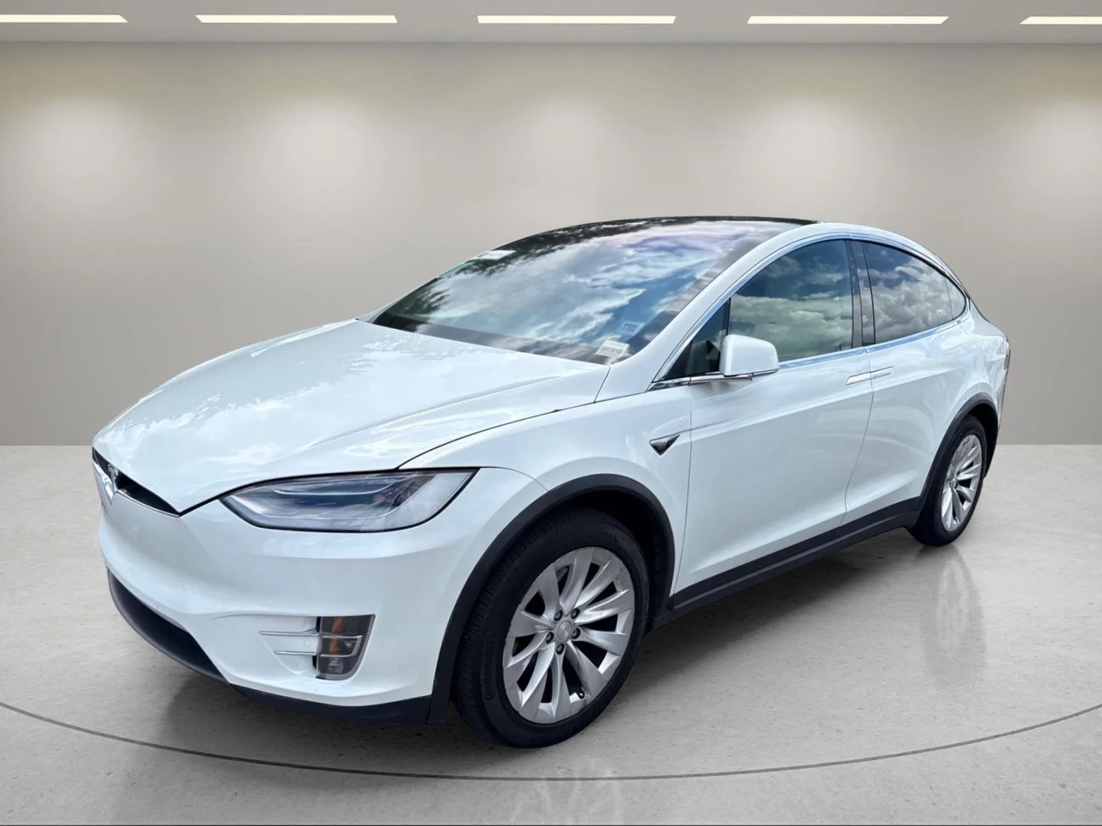 Used 2020  Tesla Long Range image 3
