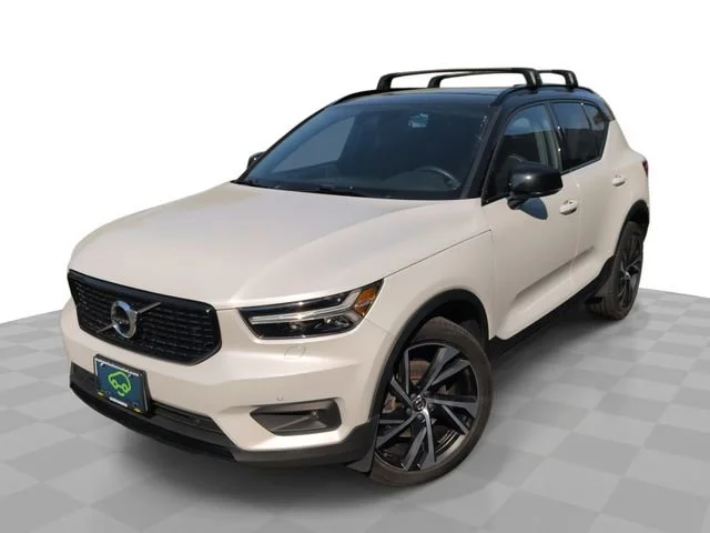2022 Volvo XC40 T5 R-Design AWD's photo