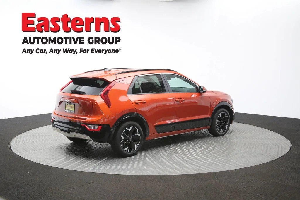 Used 2023 Red Kia Wind image 41