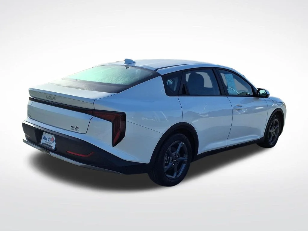 Used 2025 White Kia LXS image 9