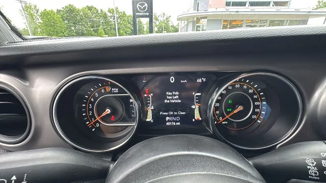 Used 2021 White/off-white Jeep Sport S image 21