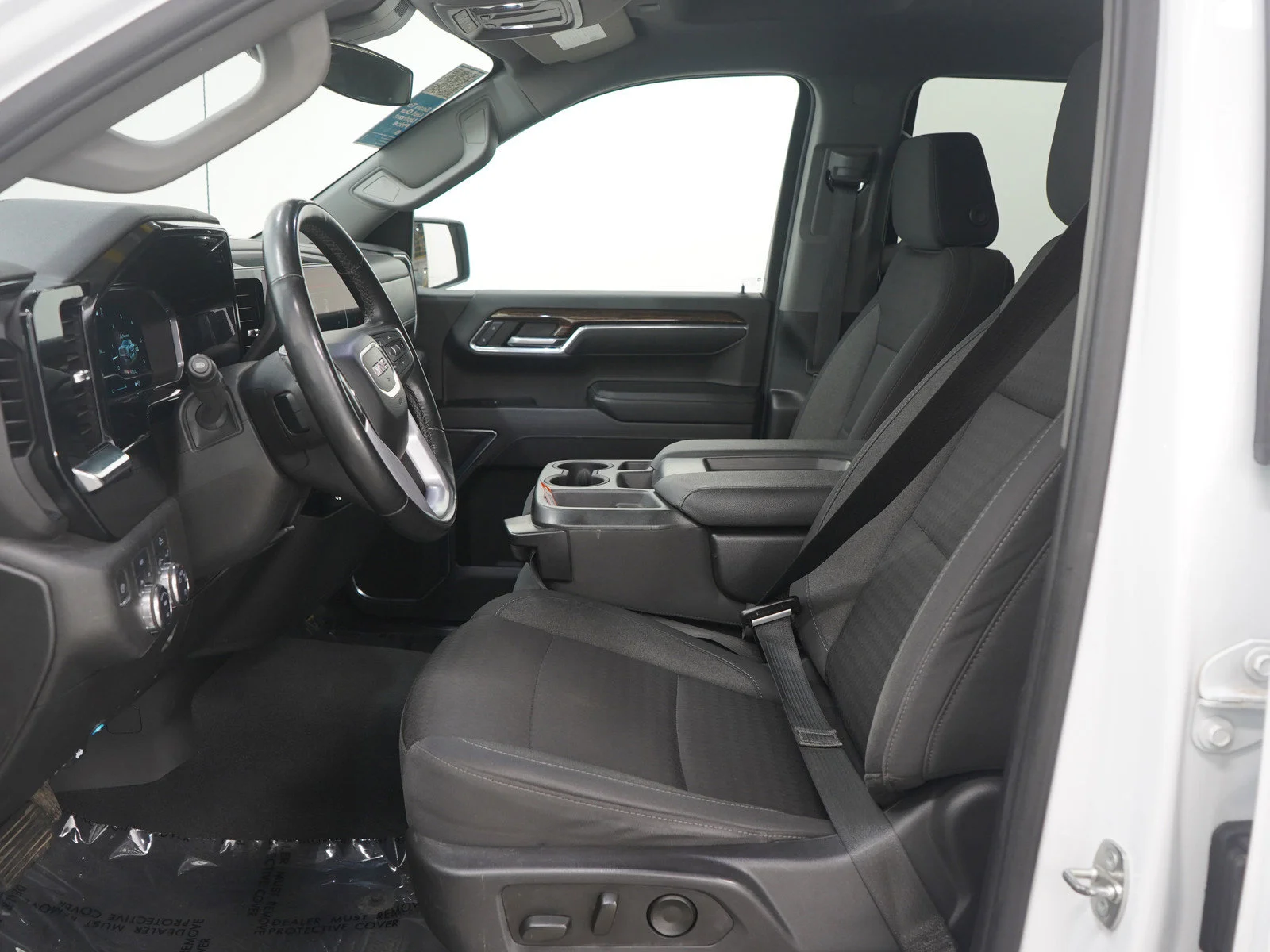 Used 2023 White GMC SLE image 24