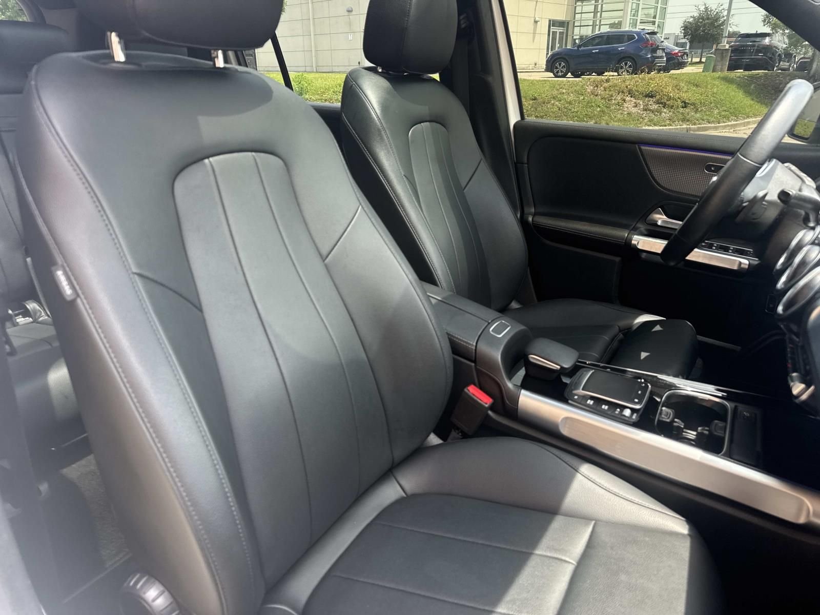 Used 2022  Mercedes-Benz GLB 250 image 15