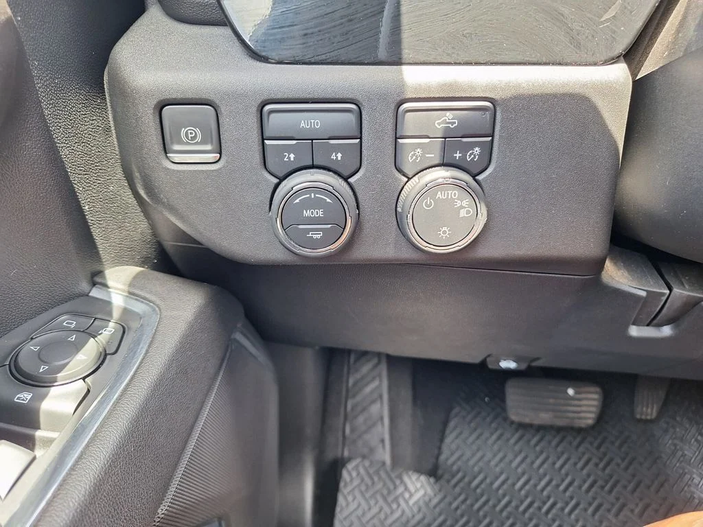 Used 2023 Black Chevrolet LT image 17