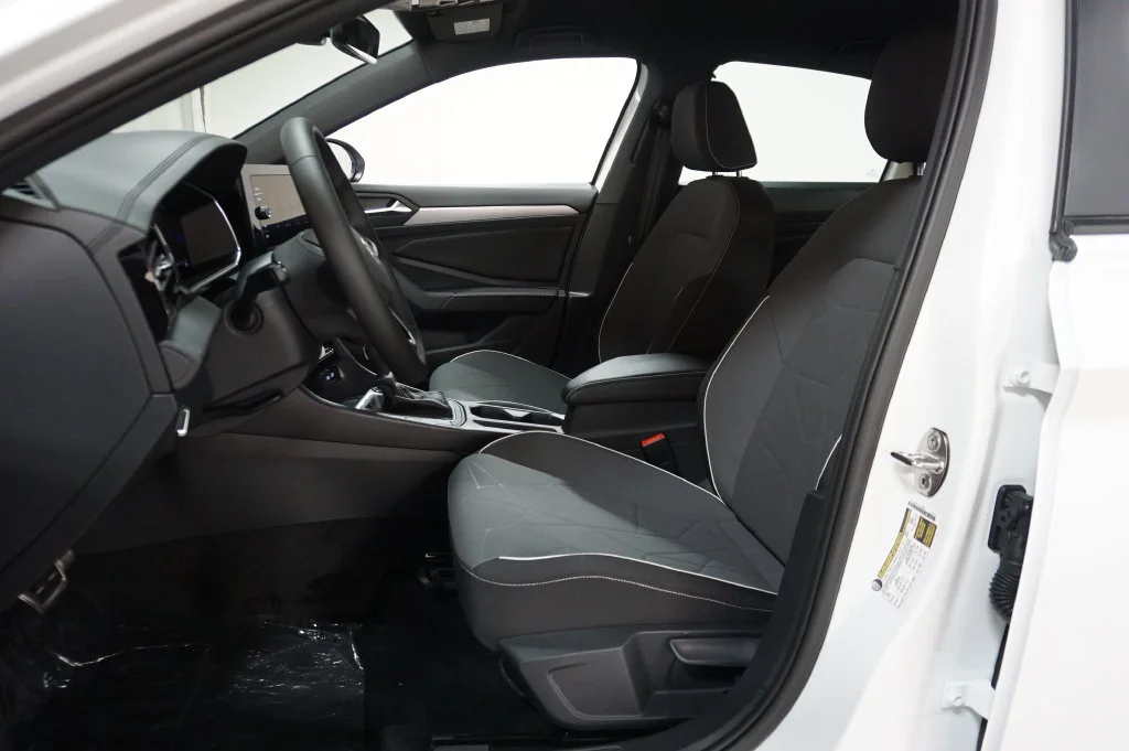 New 2026 White Volkswagen 1.5T Sport image 10