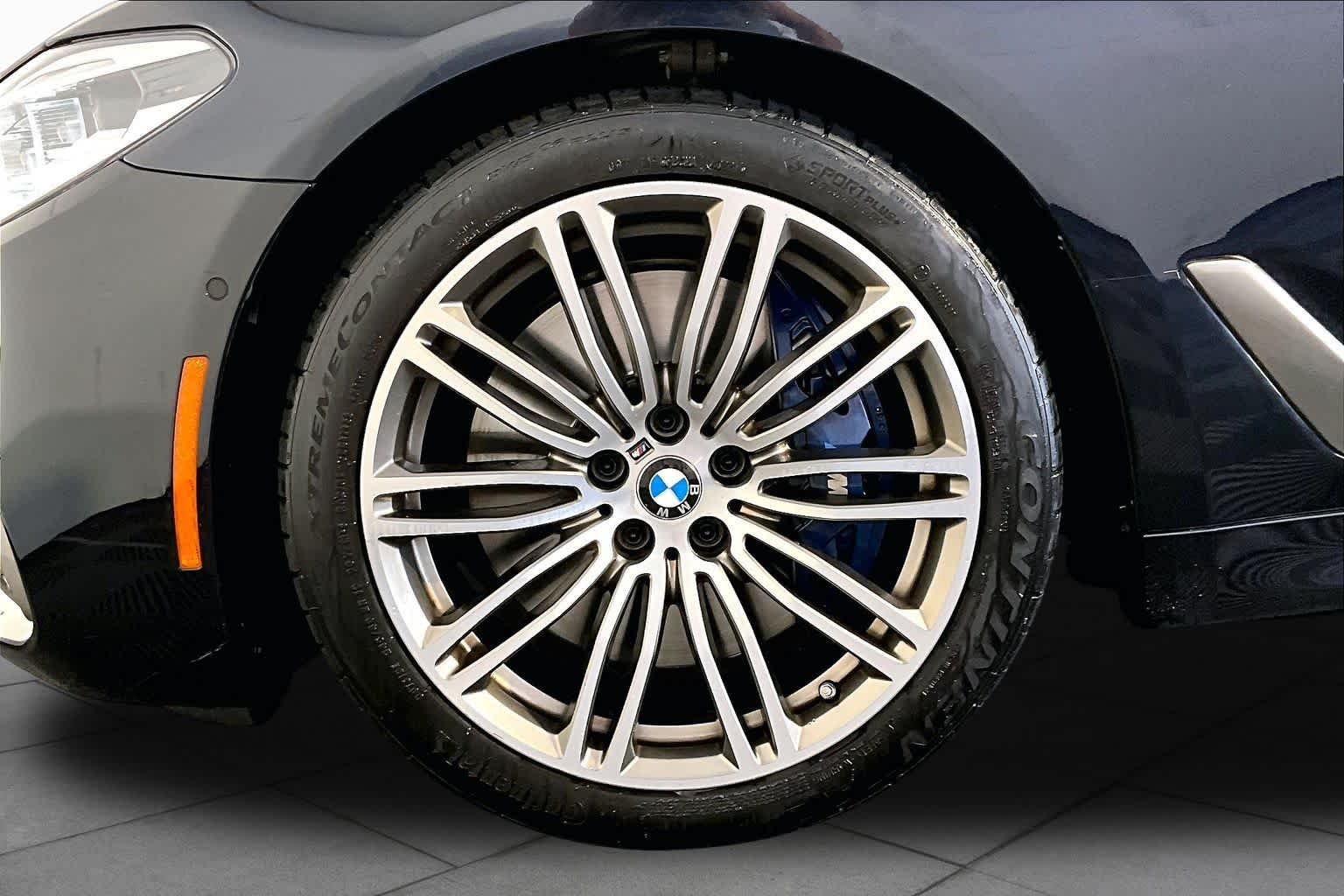 Used 2019 Carbon Black Metallic BMW M550i xDrive image 11